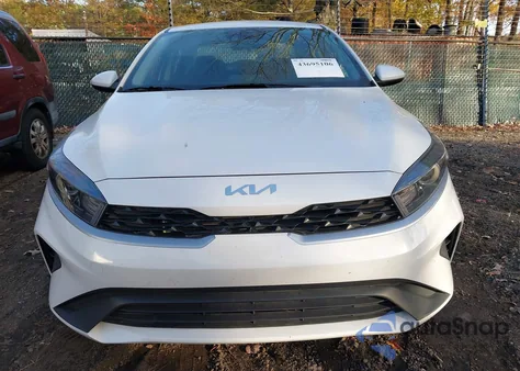 2023 Kia Forte Lxs z USA, uszkodzony, nr VIN 3KPF24AD3PE585977